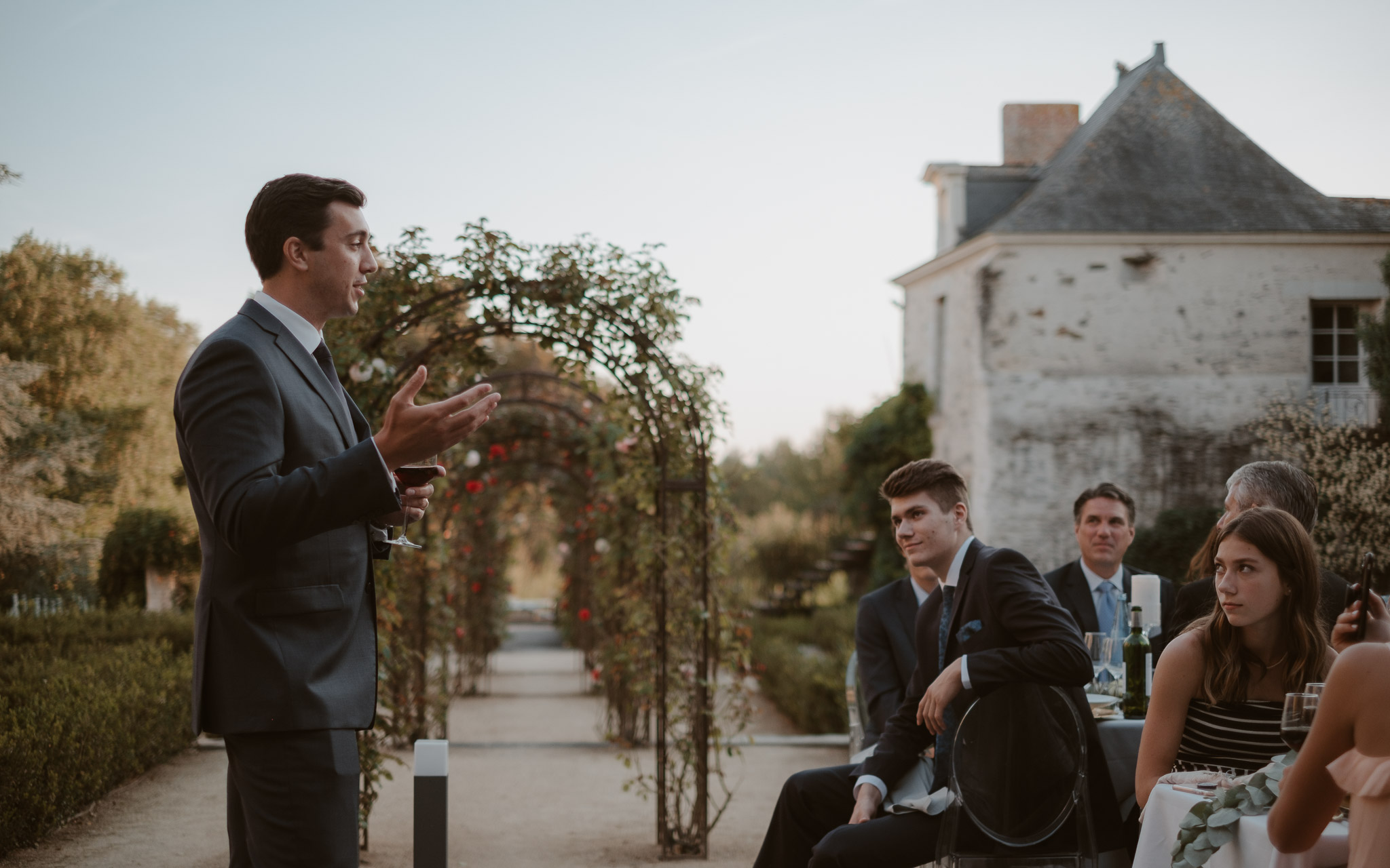 photographies d’un mariage américain au Château de l’Epinay à Saint Georges-sur-Loire