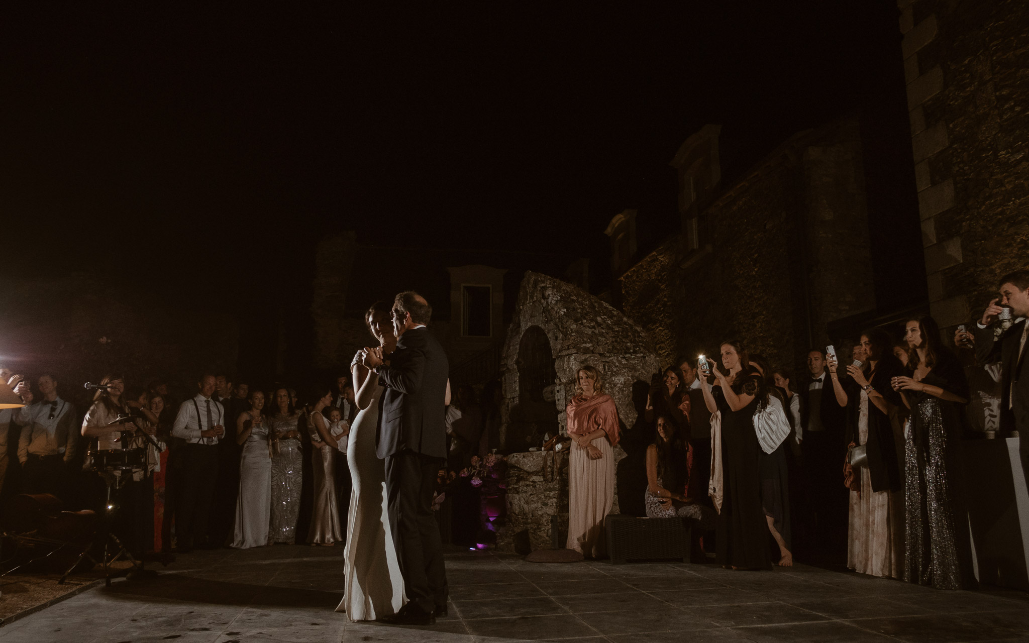 photographies d’un mariage américain au Château de l’Epinay à Saint Georges-sur-Loire