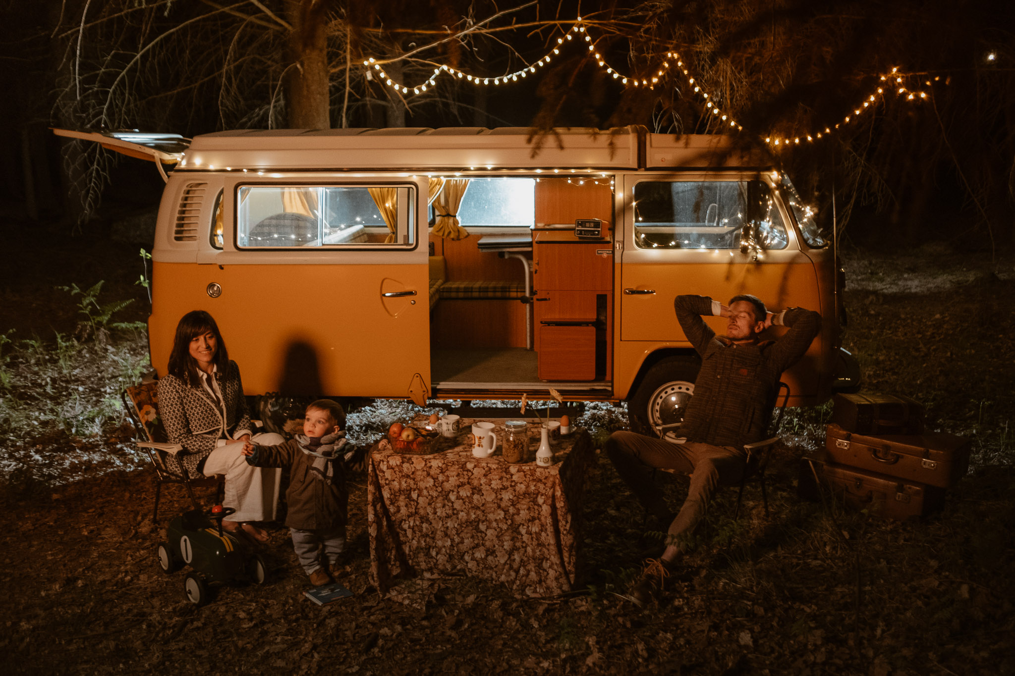 photo d’une séance de couple day-after originale & créative inspirée des univers de la mode et de la pub 70’s par Geoffrey Arnoldy photographe