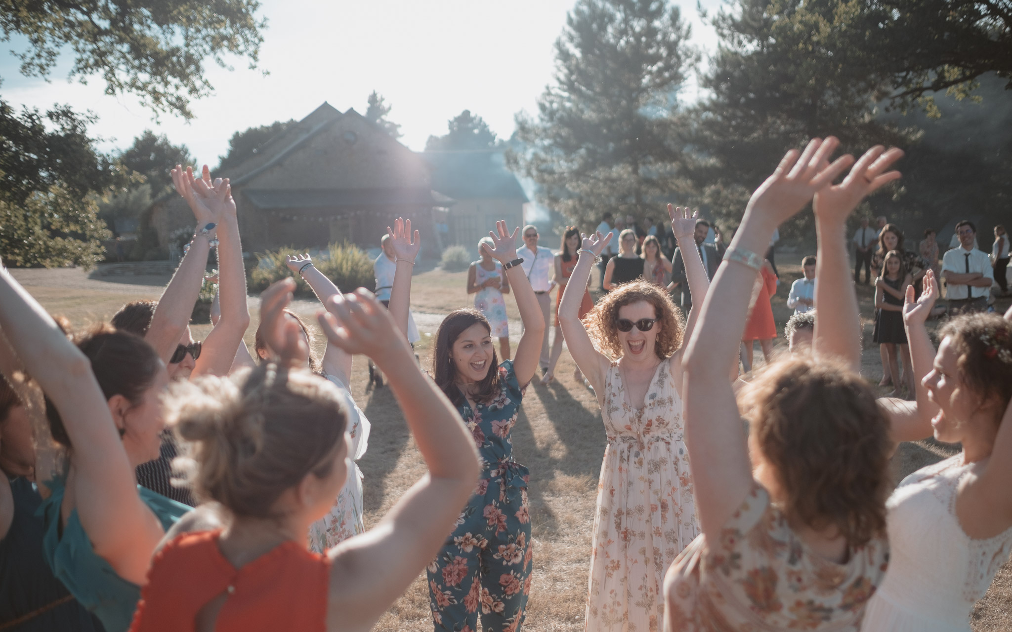 photographies d’un mariage multi-culturel à Freigné, entre Nantes, Angers et Ancenis.