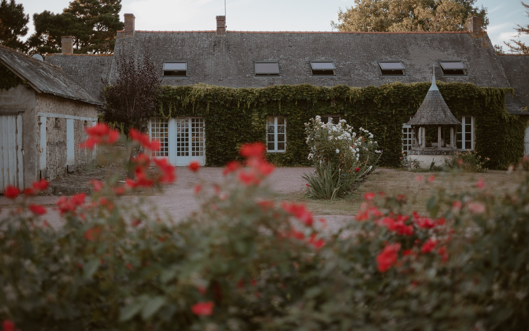 photographies d’un mariage multi-culturel à Freigné, entre Nantes, Angers et Ancenis.