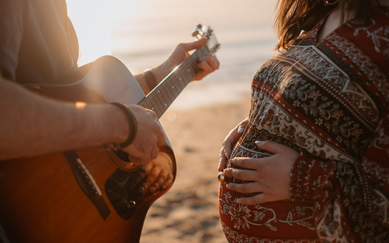 Séance photo grossesse lifestyle couple futurs parents à Nantes Vendée