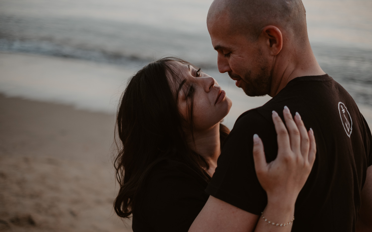 Séance photo grossesse lifestyle couple futurs parents à Nantes Vendée