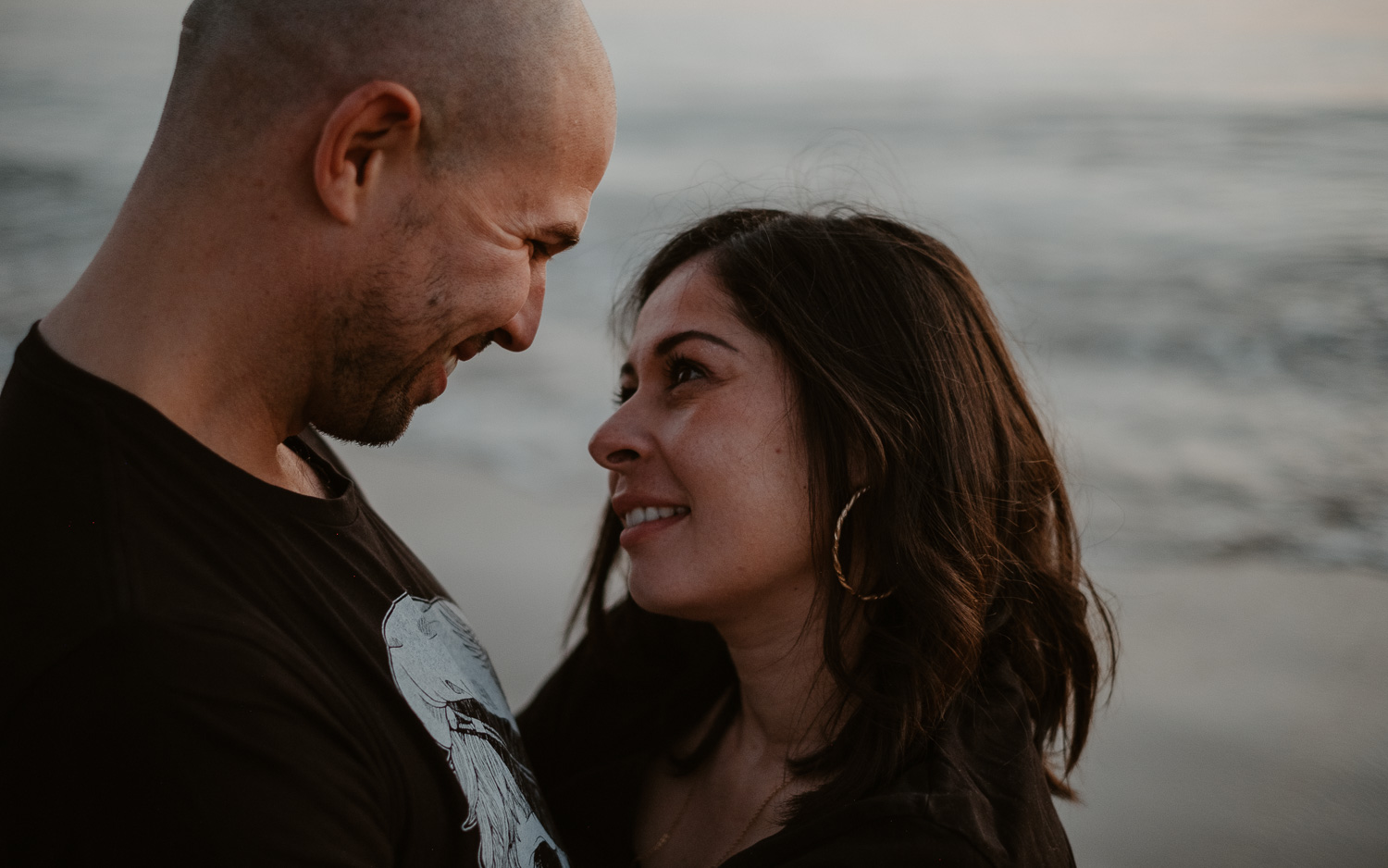 Séance photo grossesse lifestyle couple futurs parents à Nantes Vendée