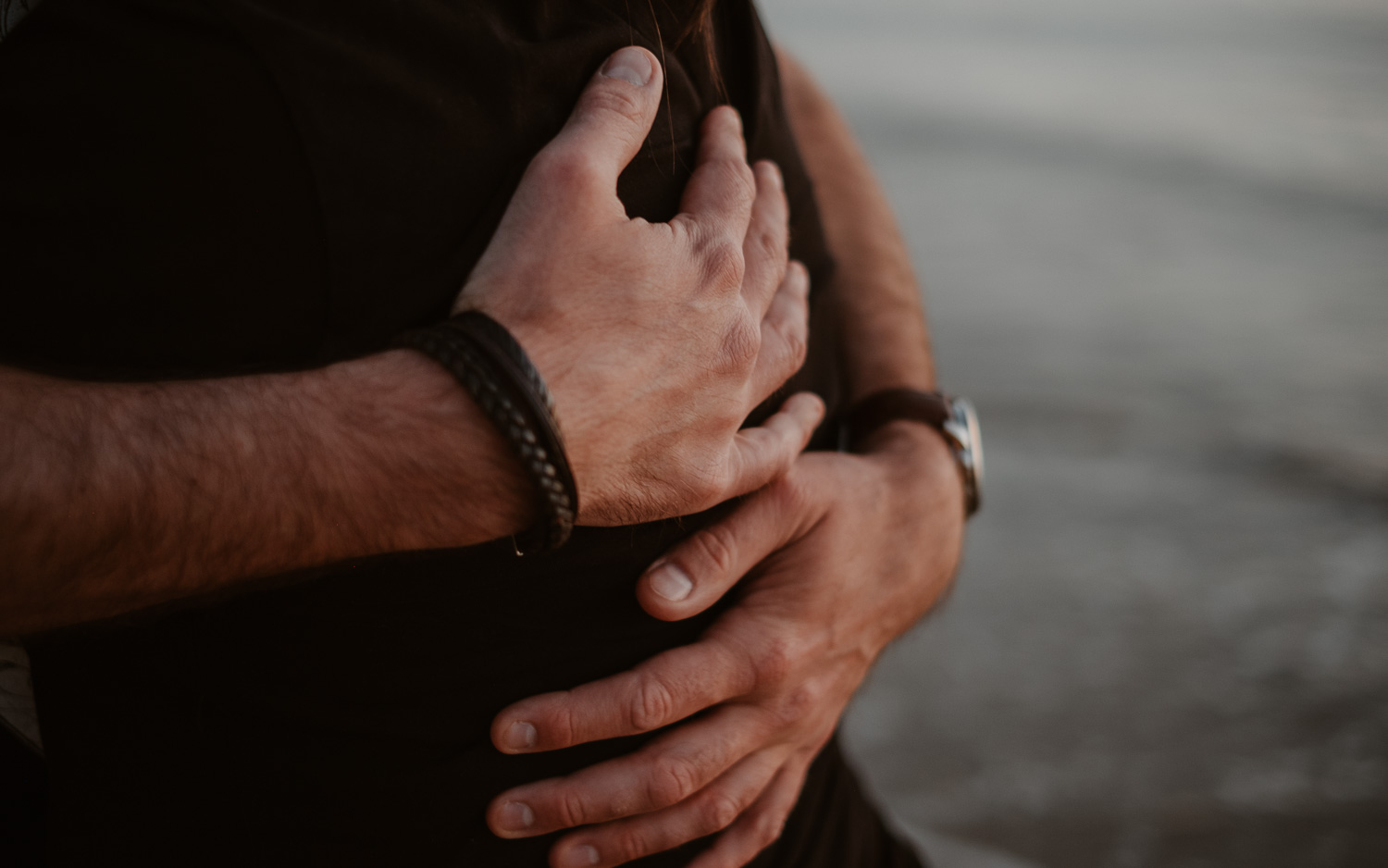 Séance photo grossesse lifestyle couple futurs parents à Nantes Vendée