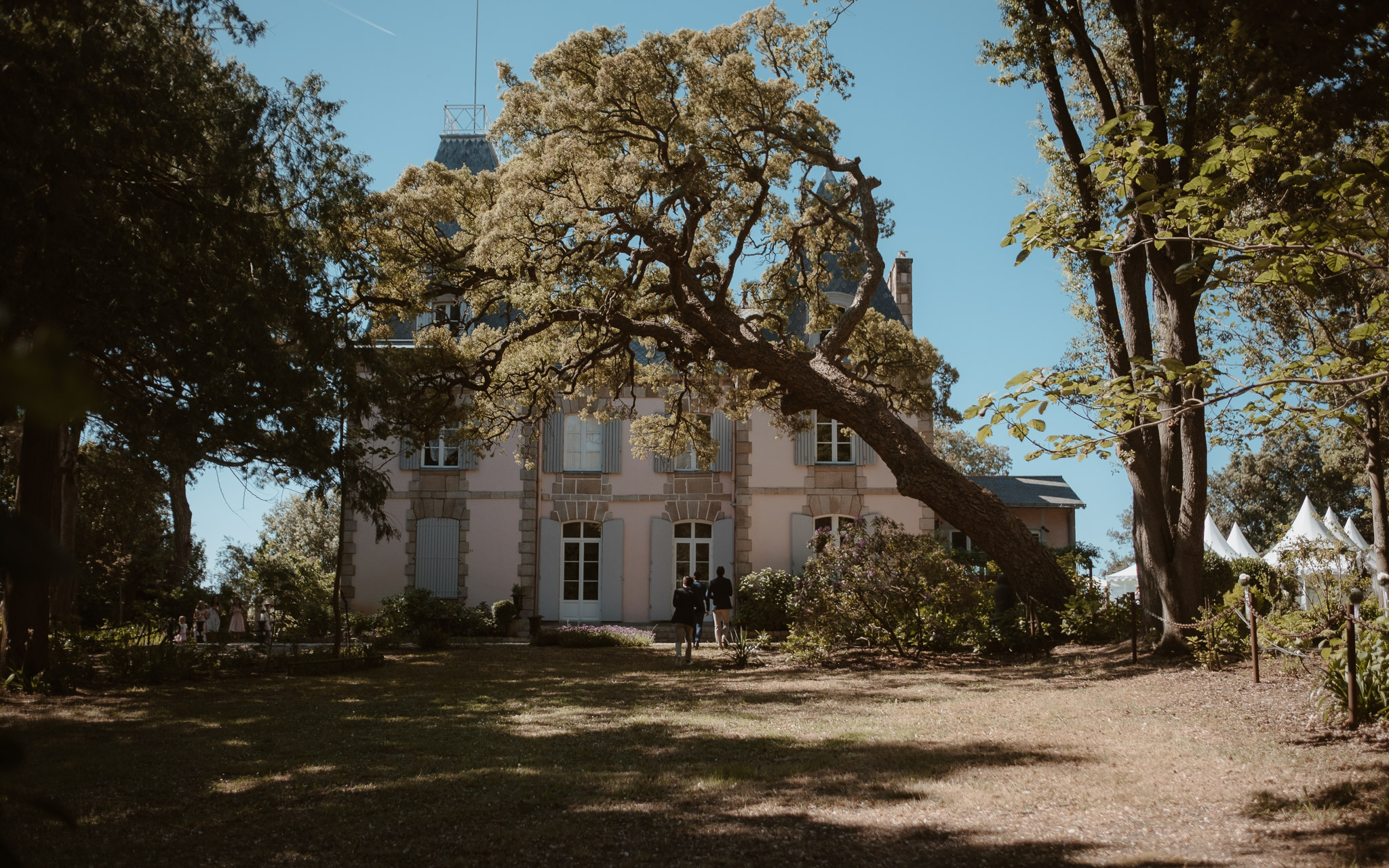 photographies d’un mariage tropical au Château de Saint-Marc à Saint Nazaire