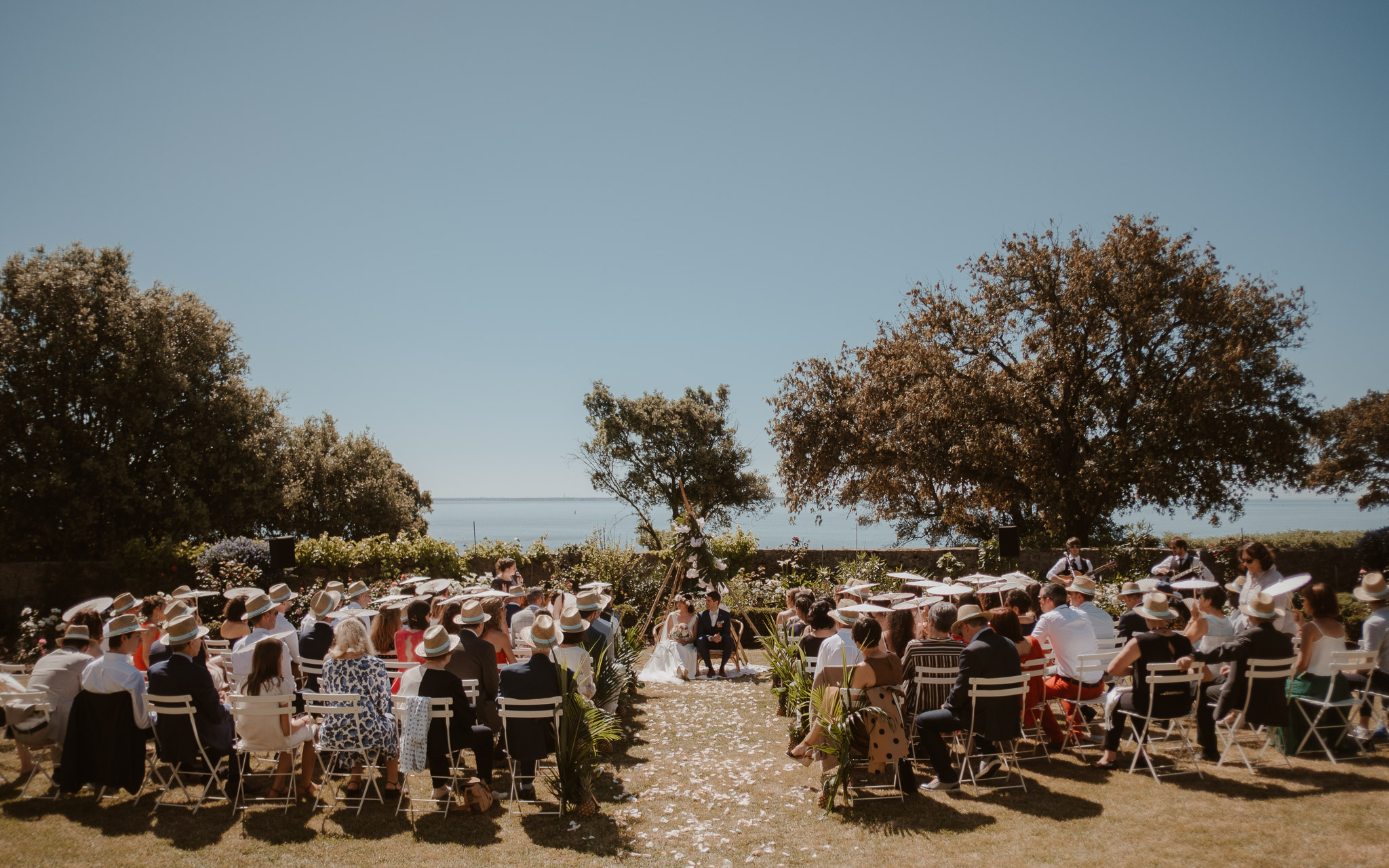 photographies d’un mariage tropical au Château de Saint-Marc à Saint Nazaire