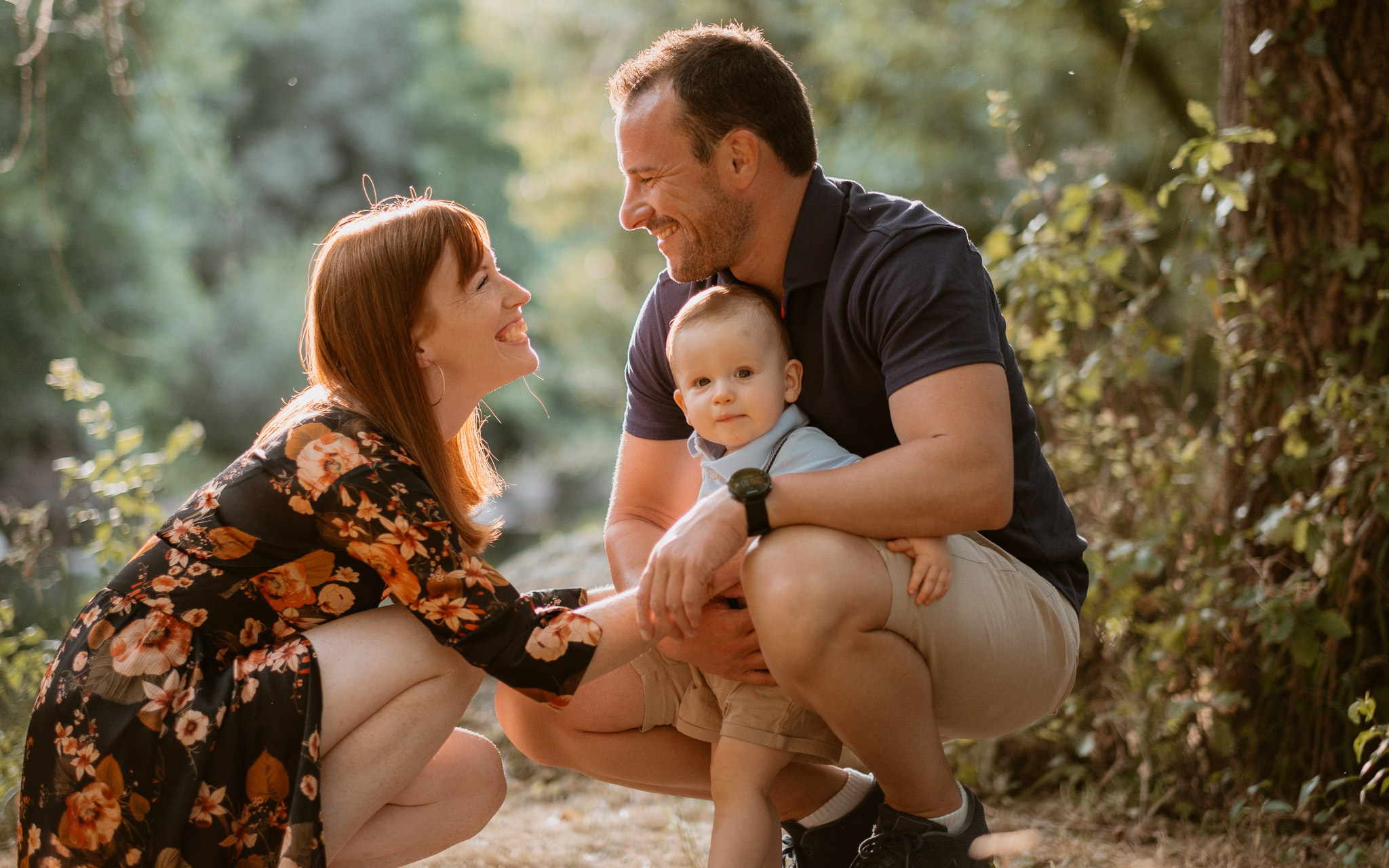 Séance photo de famille parents enfant en extérieur, en été à Clisson par Geoffrey Arnoldy photographe