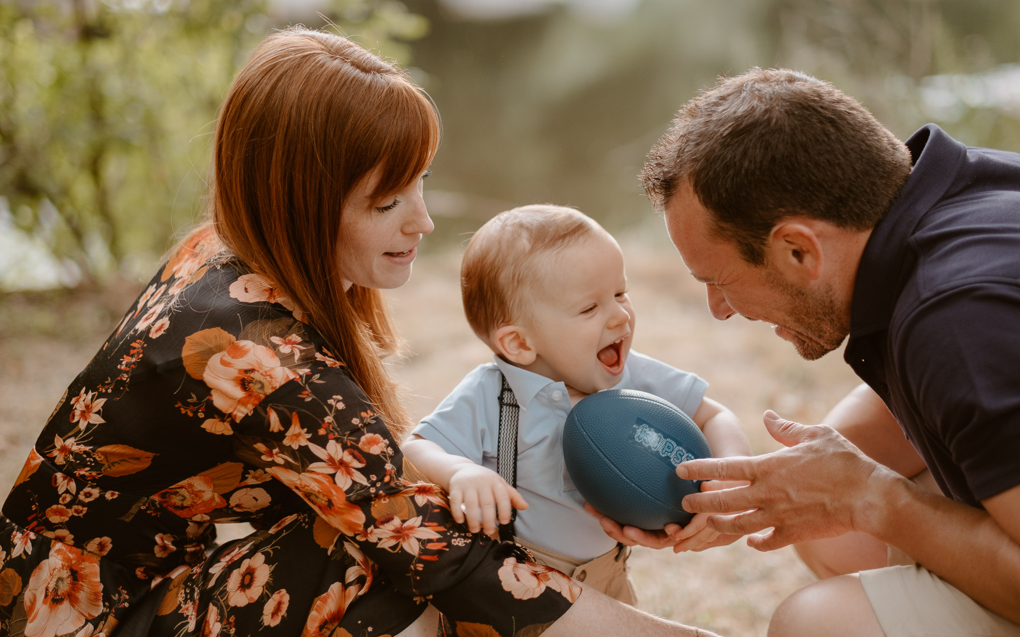 Séance photo de famille parents enfant en extérieur, en été à Clisson par Geoffrey Arnoldy photographe