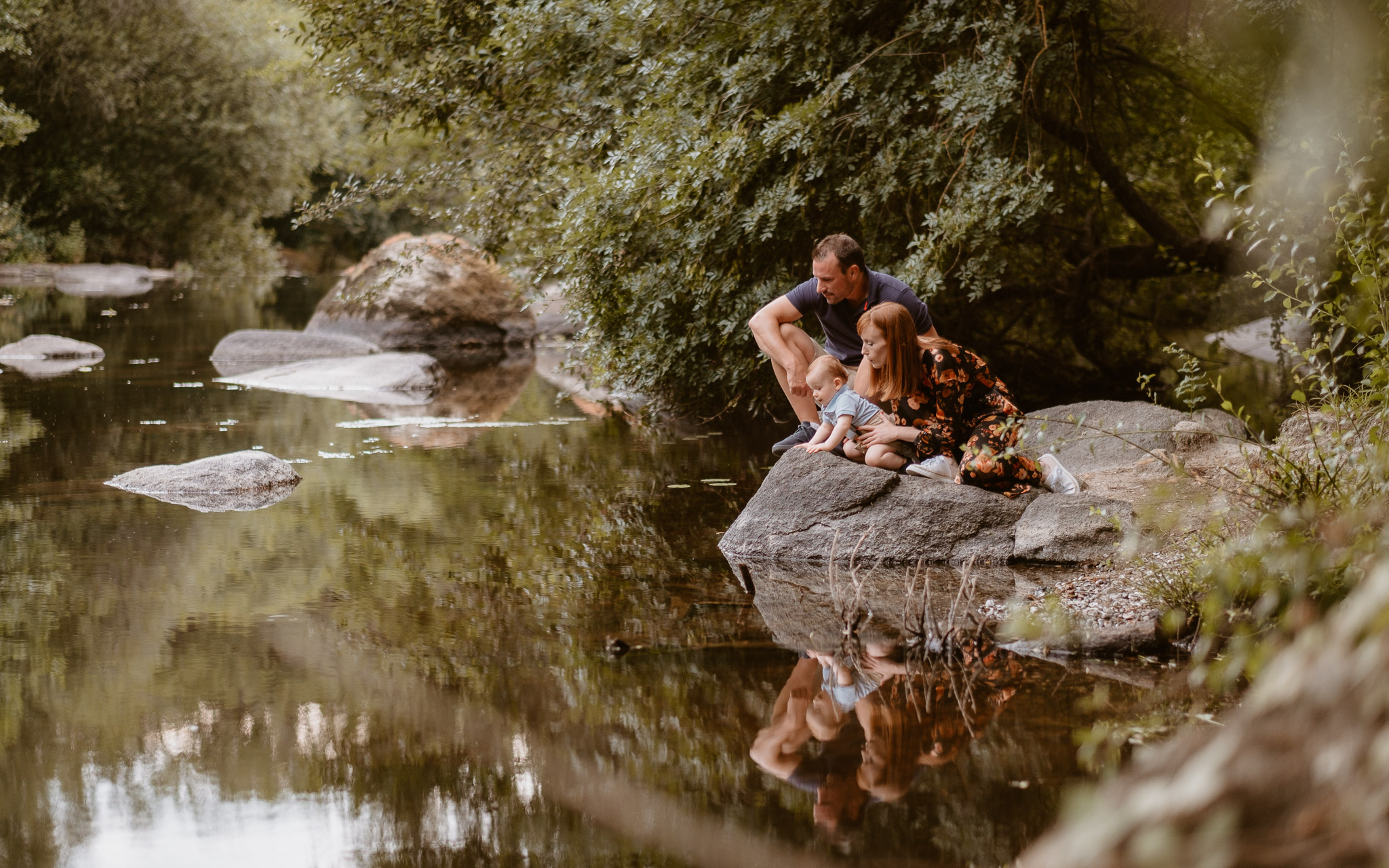 Séance photo de famille parents enfant en extérieur, en été à Clisson par Geoffrey Arnoldy photographe