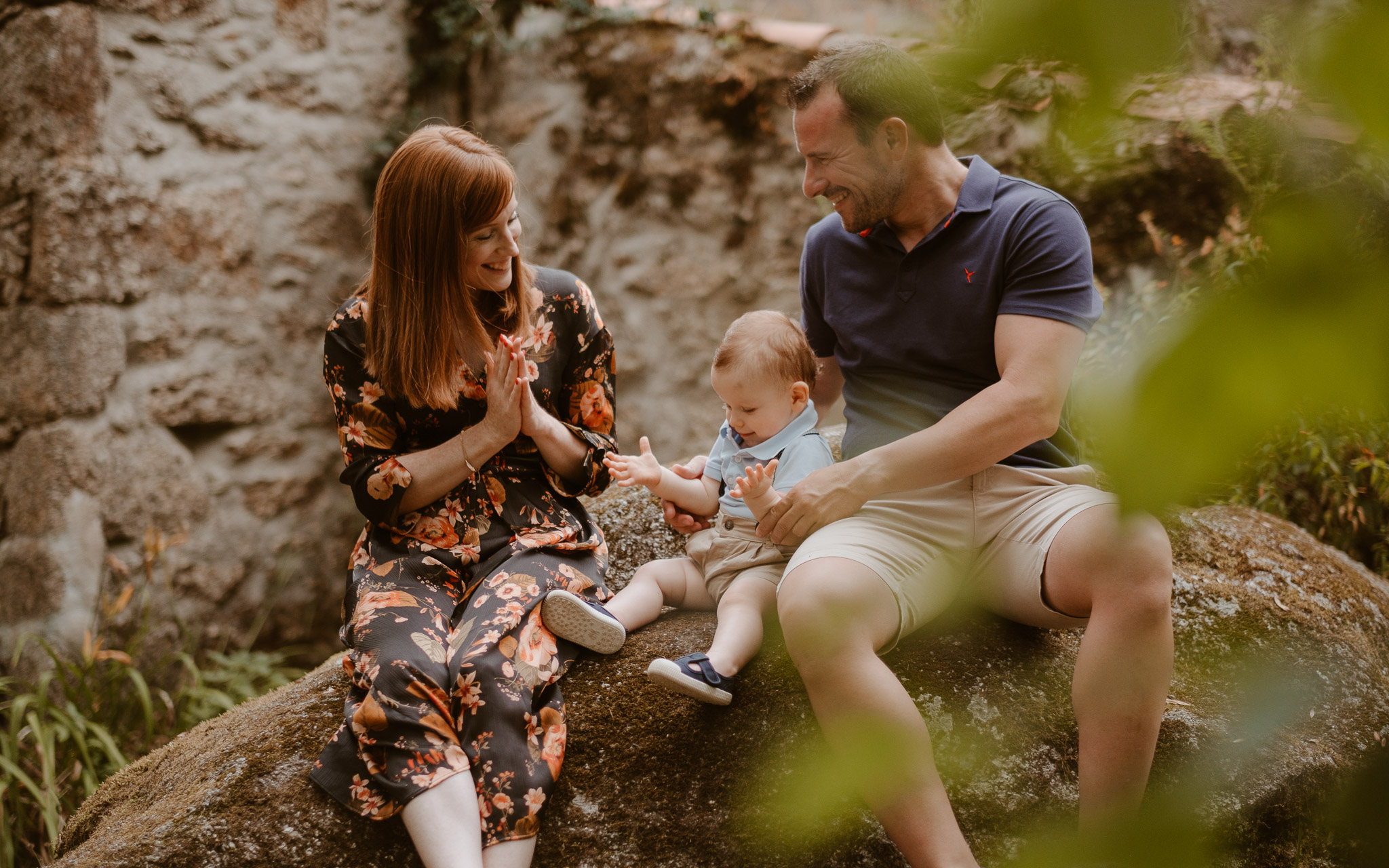 Séance photo de famille parents enfant en extérieur, en été à Clisson par Geoffrey Arnoldy photographe