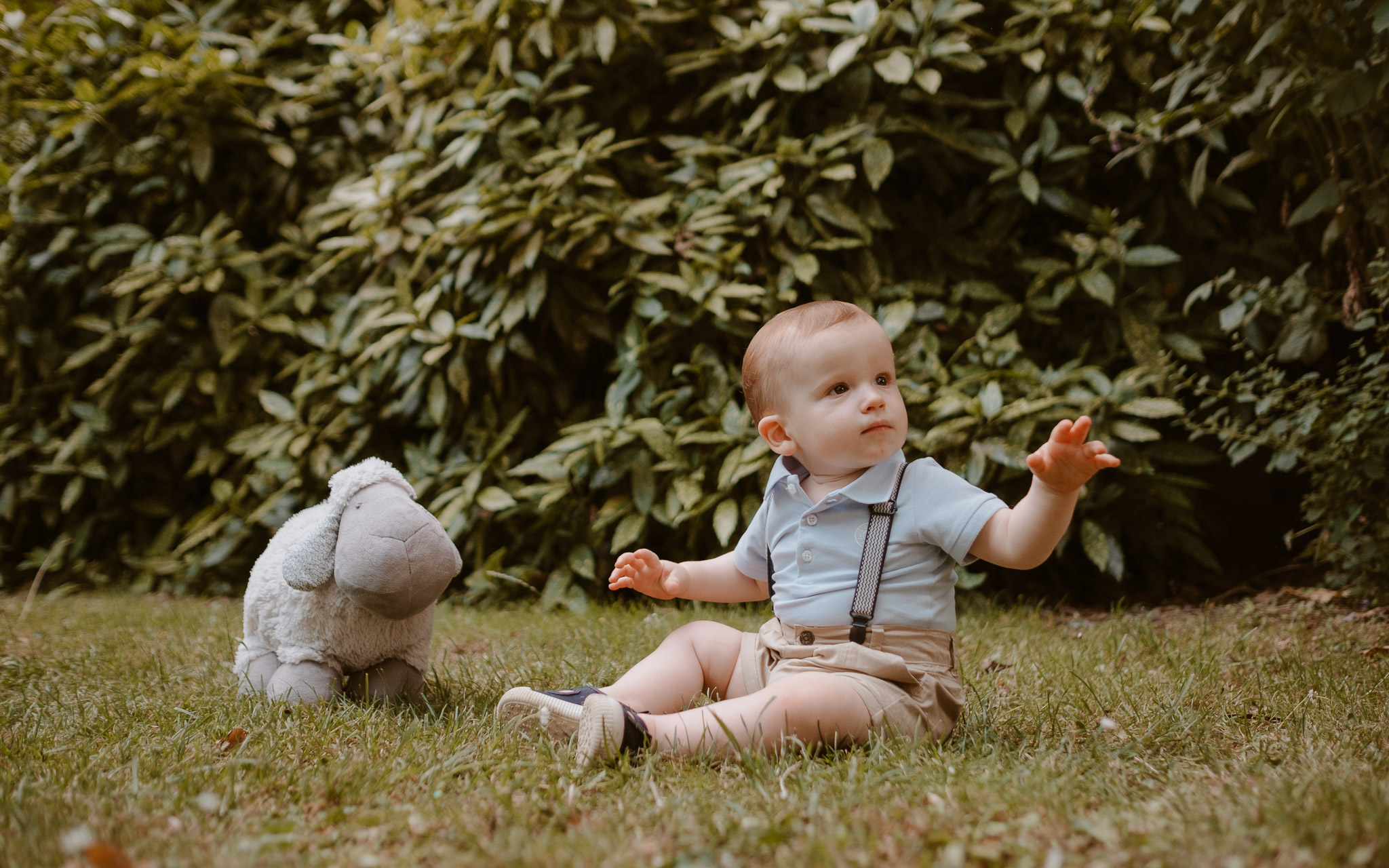 Séance photo de famille parents enfant en extérieur, en été à Clisson par Geoffrey Arnoldy photographe