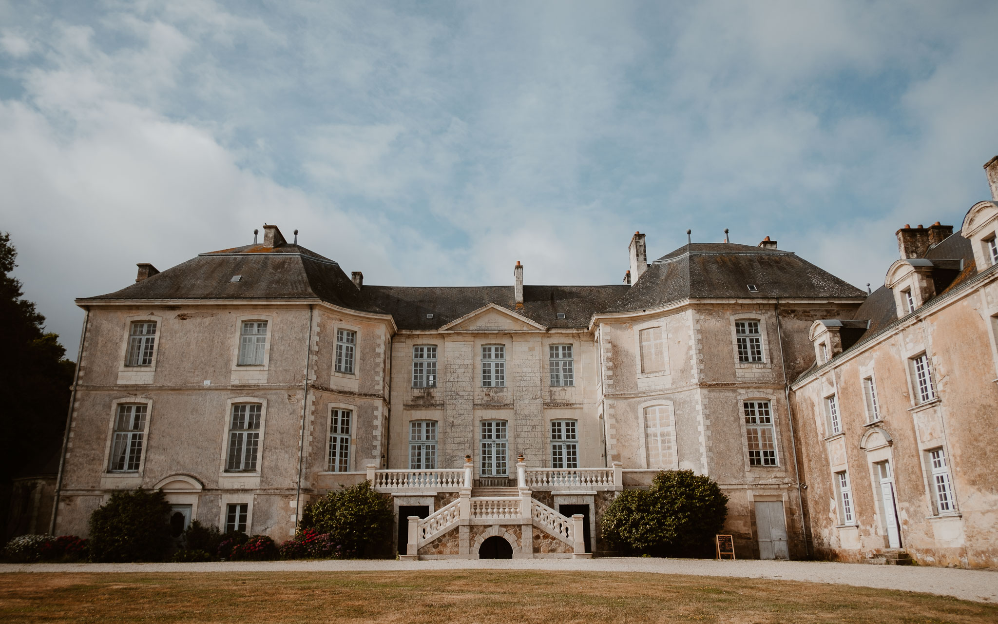 photographies d’un mariage bohème chic au Château de la Rousselière à Frossay