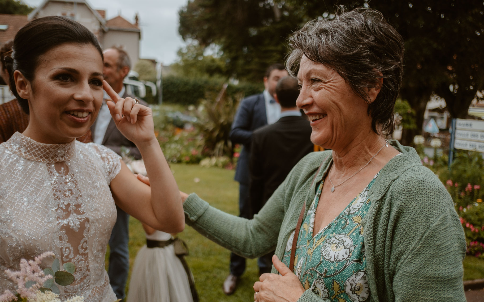 photographies d’un mariage bohème chic au Château de la Rousselière à Frossay