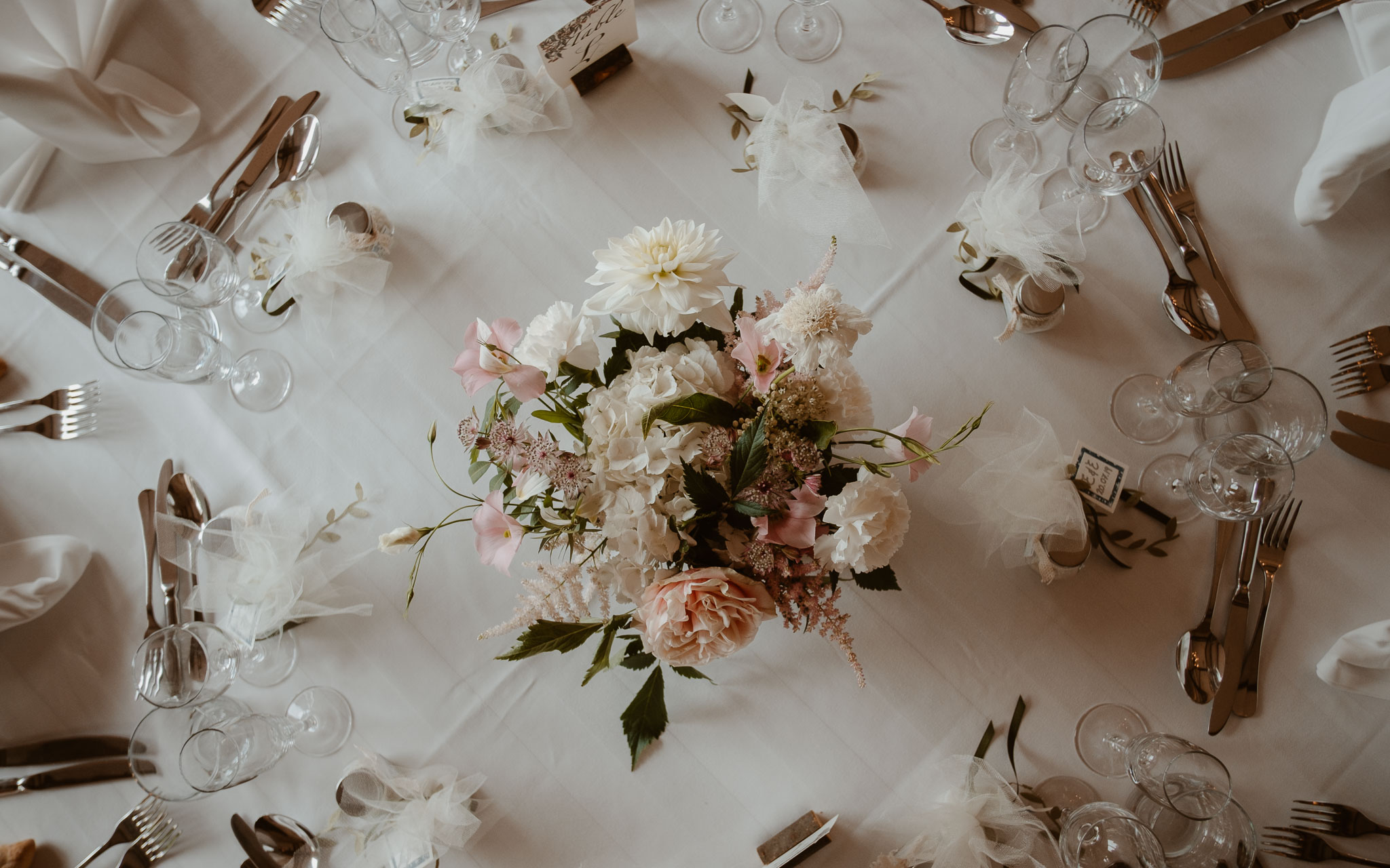 photographies d’un mariage bohème chic au Château de la Rousselière à Frossay