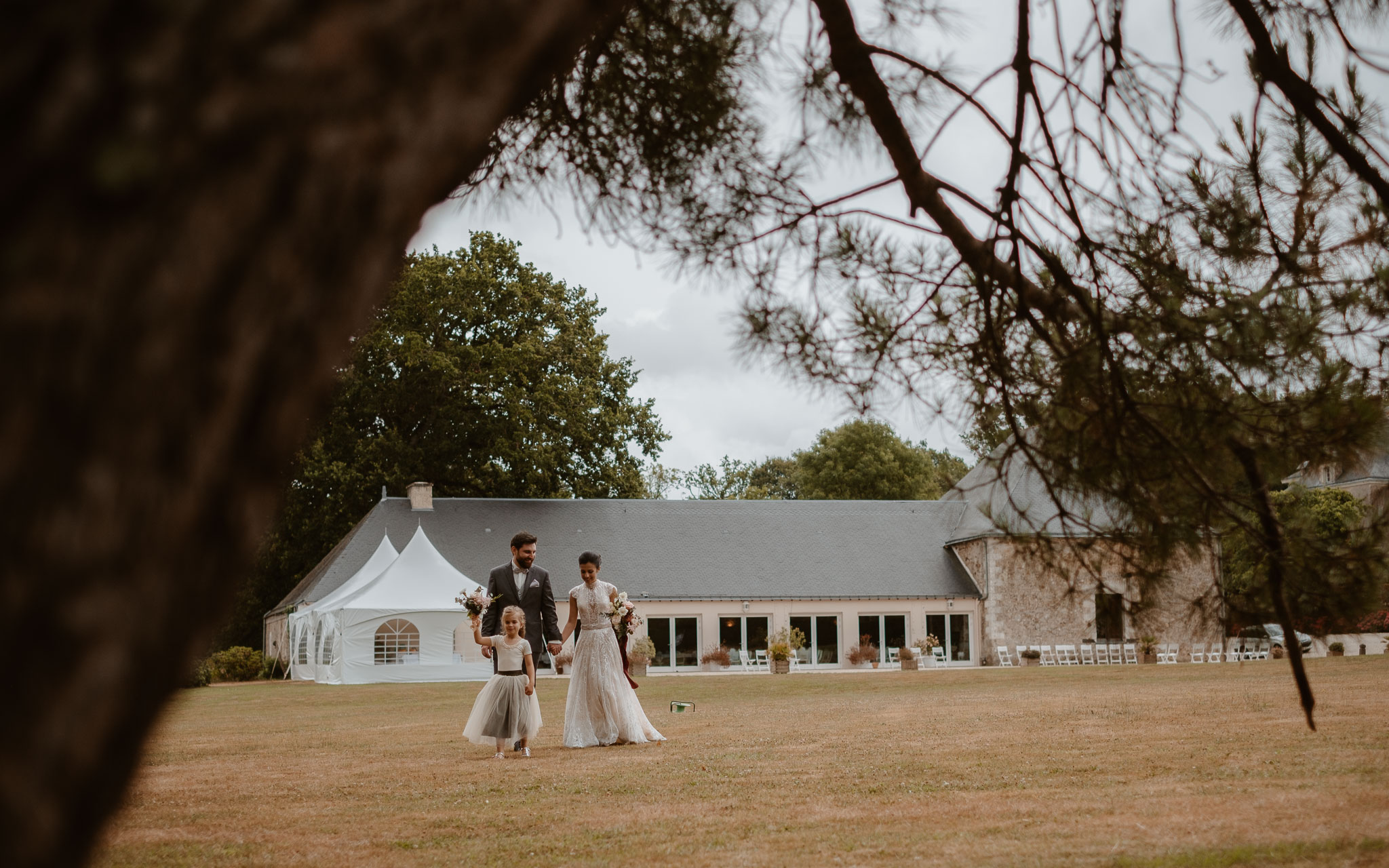 photographies d’un mariage bohème chic au Château de la Rousselière à Frossay