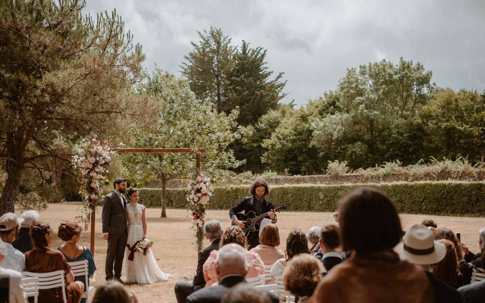 photographies d’un mariage bohème chic au Château de la Rousselière à Frossay