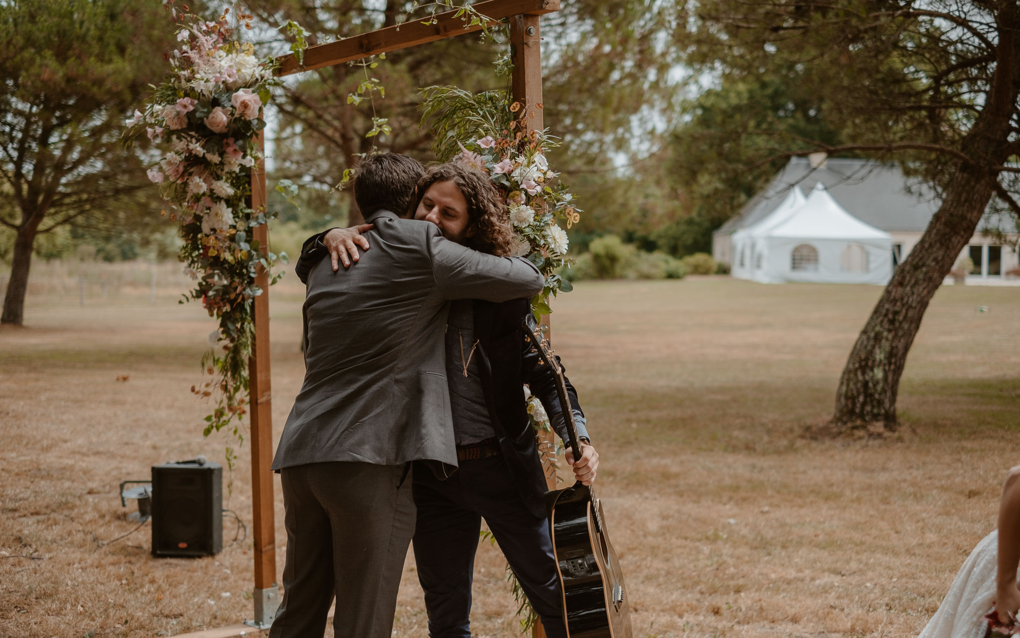 photographies d’un mariage bohème chic au Château de la Rousselière à Frossay