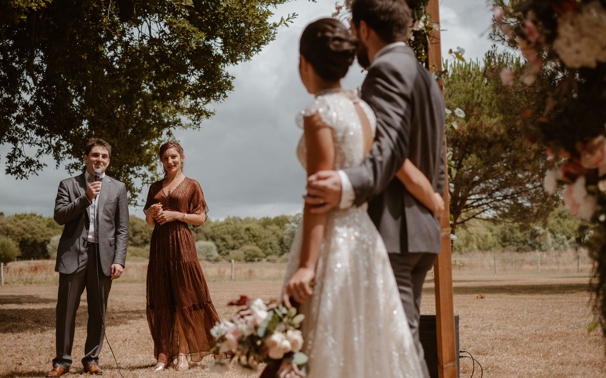 photographies d’un mariage bohème chic au Château de la Rousselière à Frossay