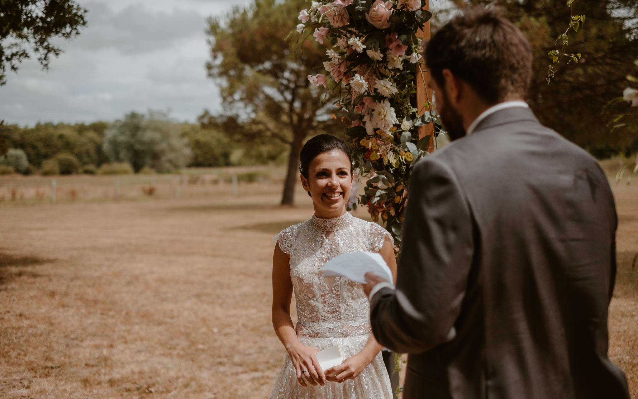 photographies d’un mariage bohème chic au Château de la Rousselière à Frossay