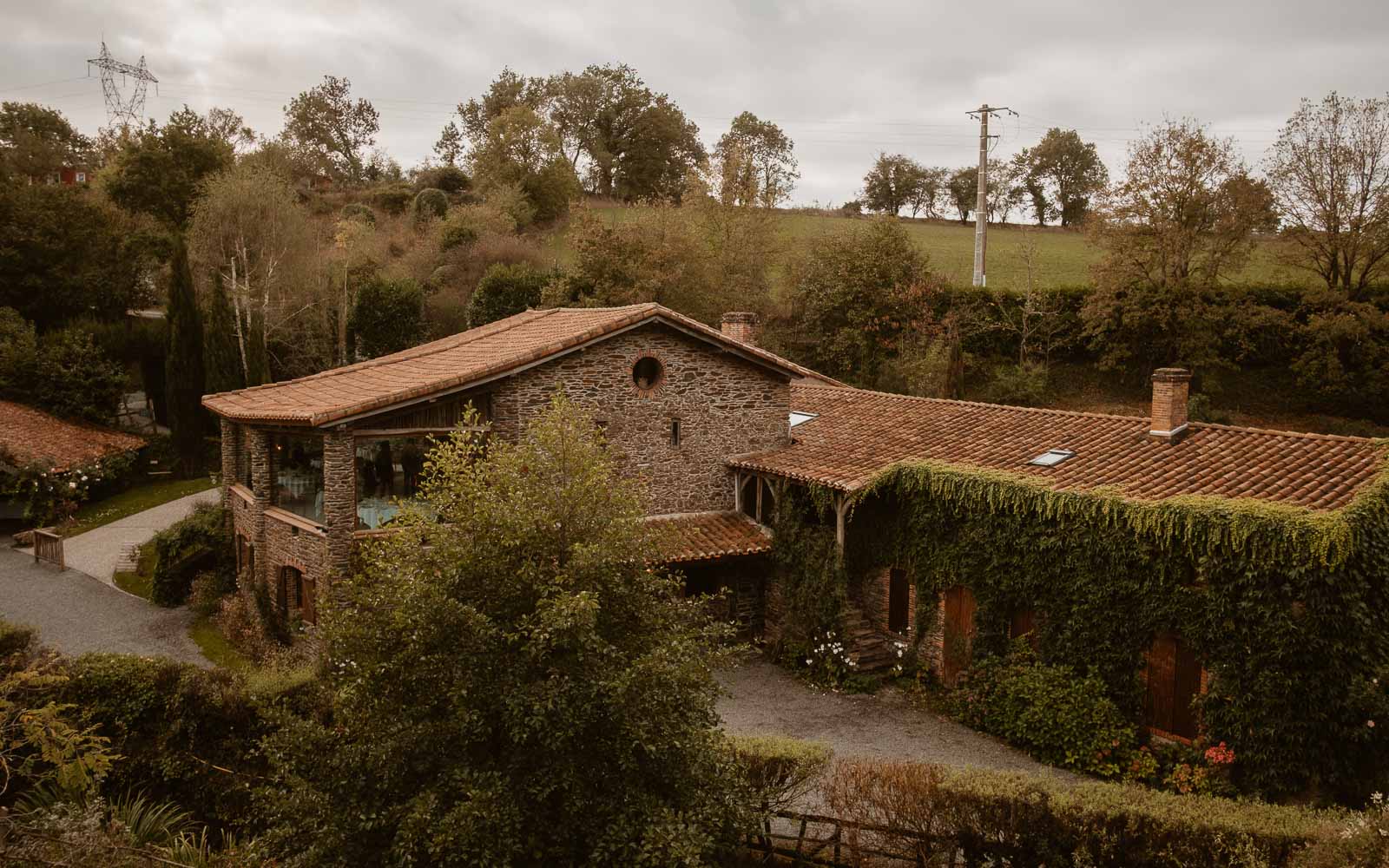 photographies d’un mariage conte d'automne au domaine du Moulin Neuf à Montrevault-sur-Èvre