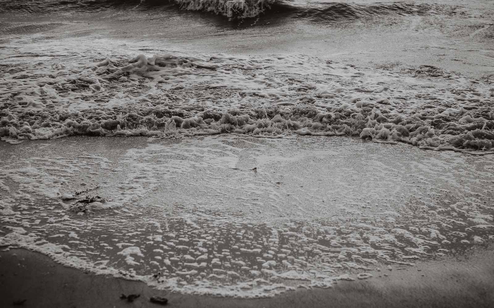 Reportage lifestyle en famille et en extérieur, en pleine nature en bord de mer à Pornic en Pays de la Loire par Geoffrey Arnoldy photographe