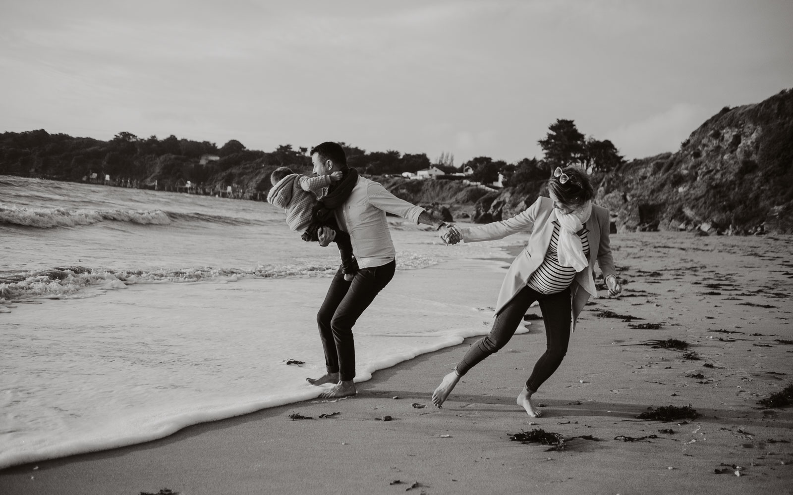 Reportage lifestyle en famille et en extérieur, en pleine nature en bord de mer à Pornic en Pays de la Loire par Geoffrey Arnoldy photographe