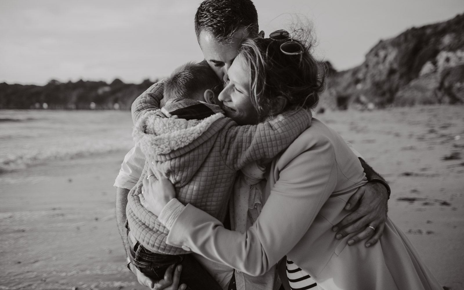 Reportage lifestyle en famille et en extérieur, en pleine nature en bord de mer à Pornic en Pays de la Loire par Geoffrey Arnoldy photographe