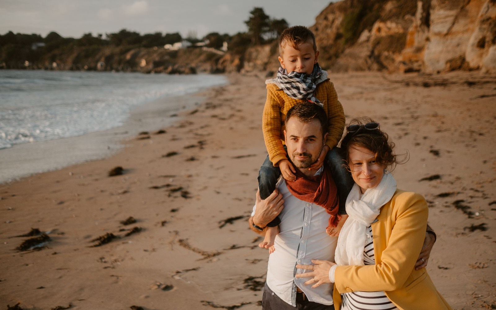 Reportage lifestyle en famille et en extérieur, en pleine nature en bord de mer à Pornic en Pays de la Loire par Geoffrey Arnoldy photographe