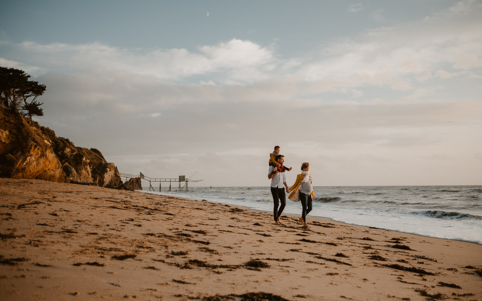 Reportage lifestyle en famille et en extérieur, en pleine nature en bord de mer à Pornic en Pays de la Loire par Geoffrey Arnoldy photographe