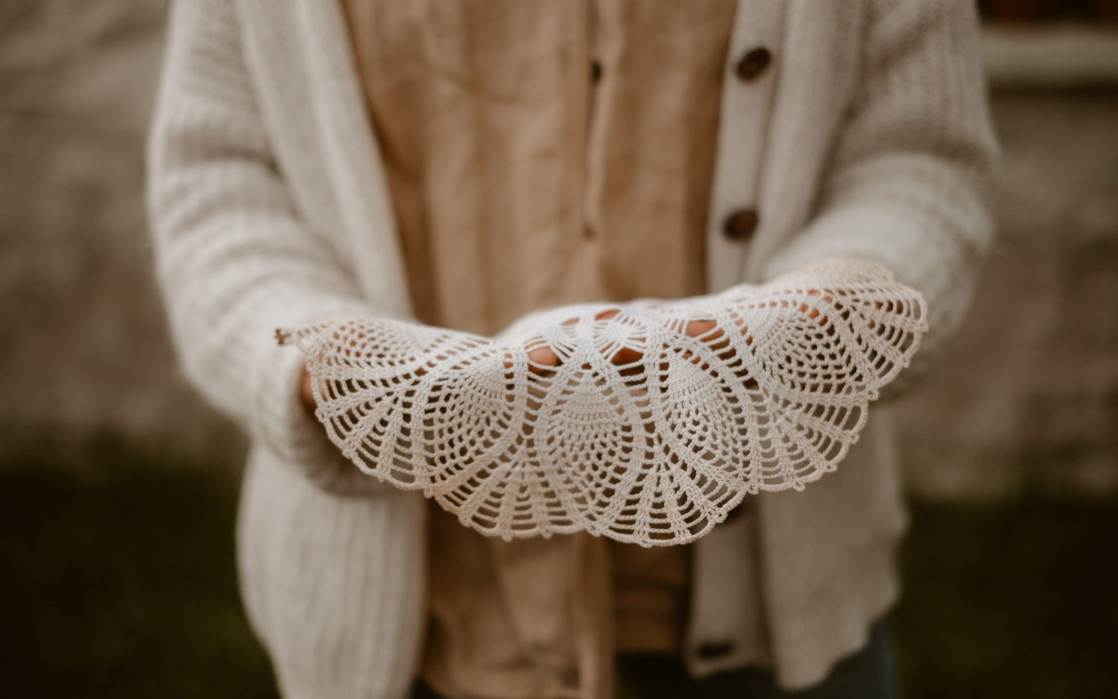 photographies d’une créatrice en design textile & scénographe dans son atelier à Clisson