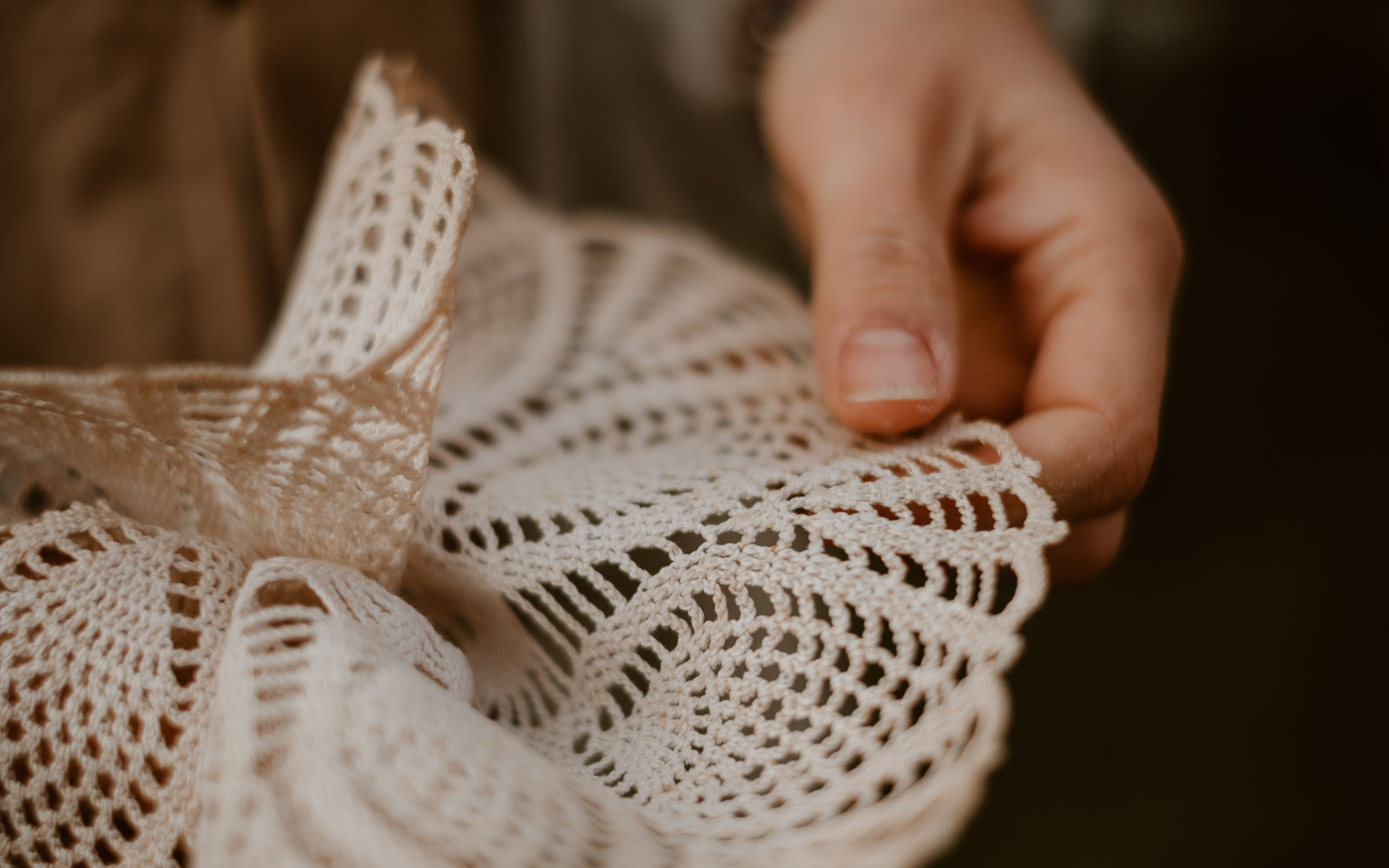 photographies d’une créatrice en design textile & scénographe dans son atelier à Clisson