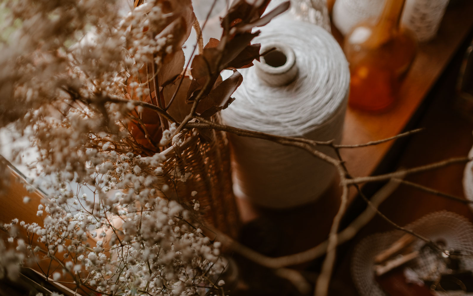 photographies d’une créatrice en design textile & scénographe dans son atelier à Clisson