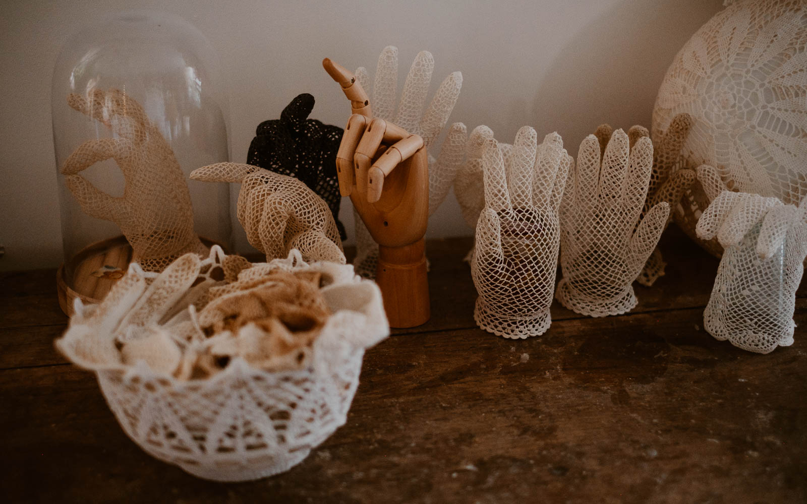 photographies d’une créatrice en design textile & scénographe dans son atelier à Clisson