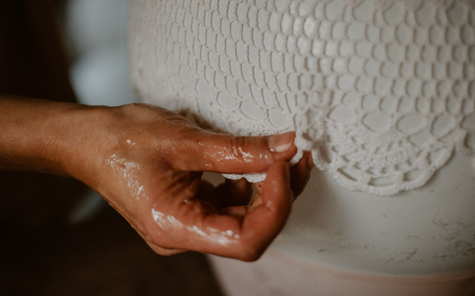 photographies d’une créatrice en design textile & scénographe dans son atelier à Clisson