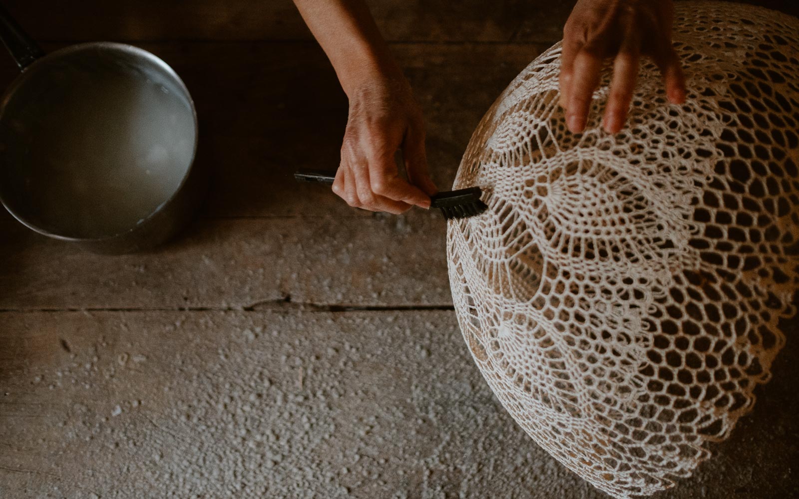 photographies d’une créatrice en design textile & scénographe dans son atelier à Clisson