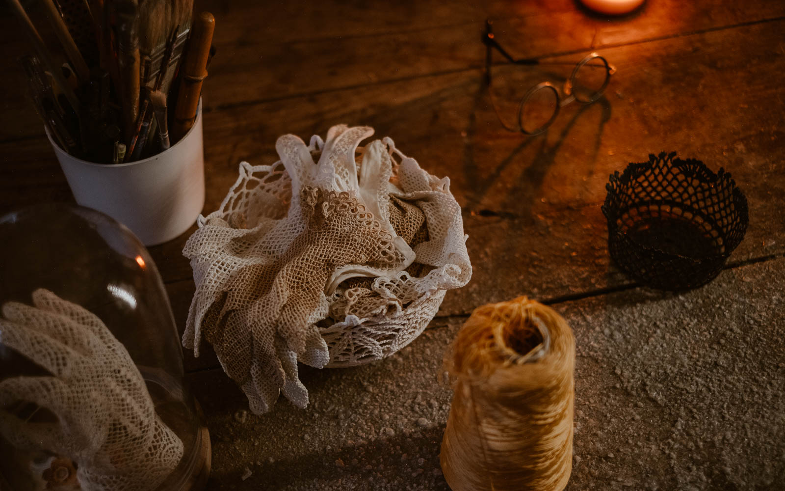 photographies d’une créatrice en design textile & scénographe dans son atelier à Clisson