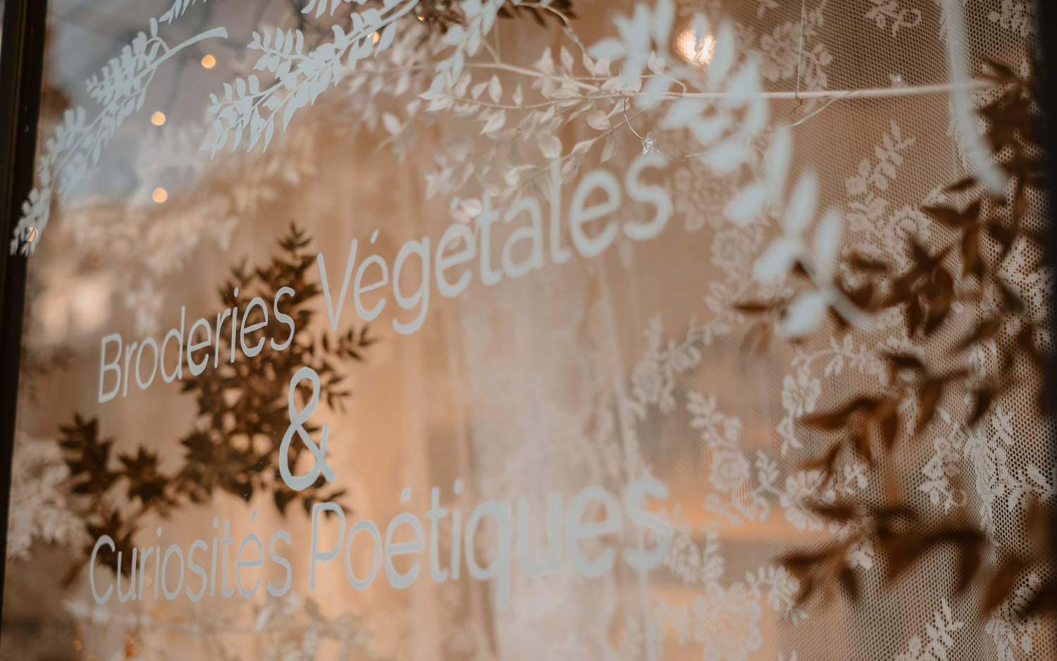 photographies d’une artiste créatrice dans son atelier boutique à Saumur