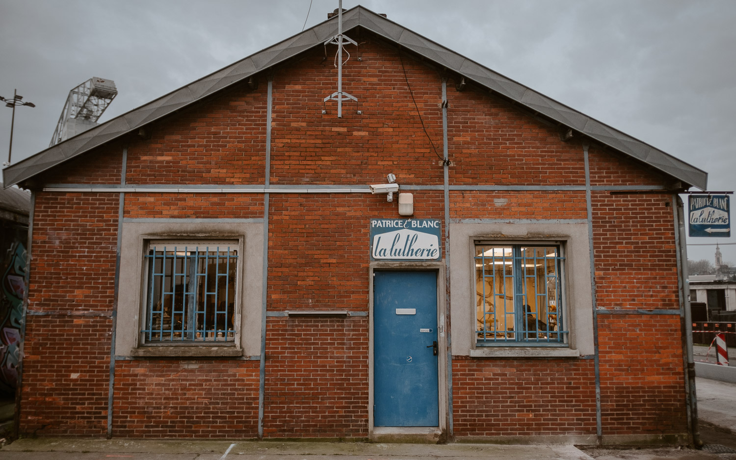 photographies d’un luthier guitare artisan d'art & créateur dans son atelier sur l'ïle de Nantes