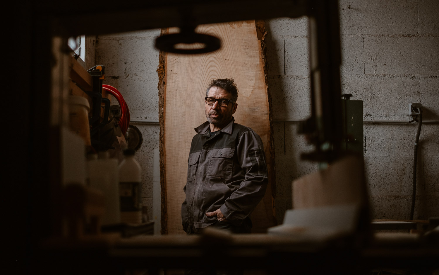 photographies d’un luthier guitare artisan d'art & créateur dans son atelier sur l'ïle de Nantes