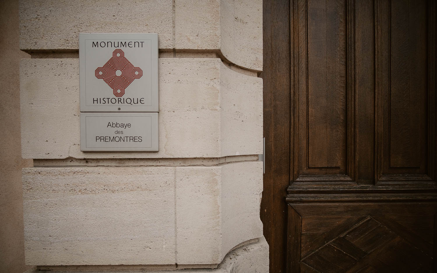 photographies d’un mariage chic d’hiver à l’Abbaye des Prémontrés de Pont-à-Mousson en Meurthe-et-Moselle