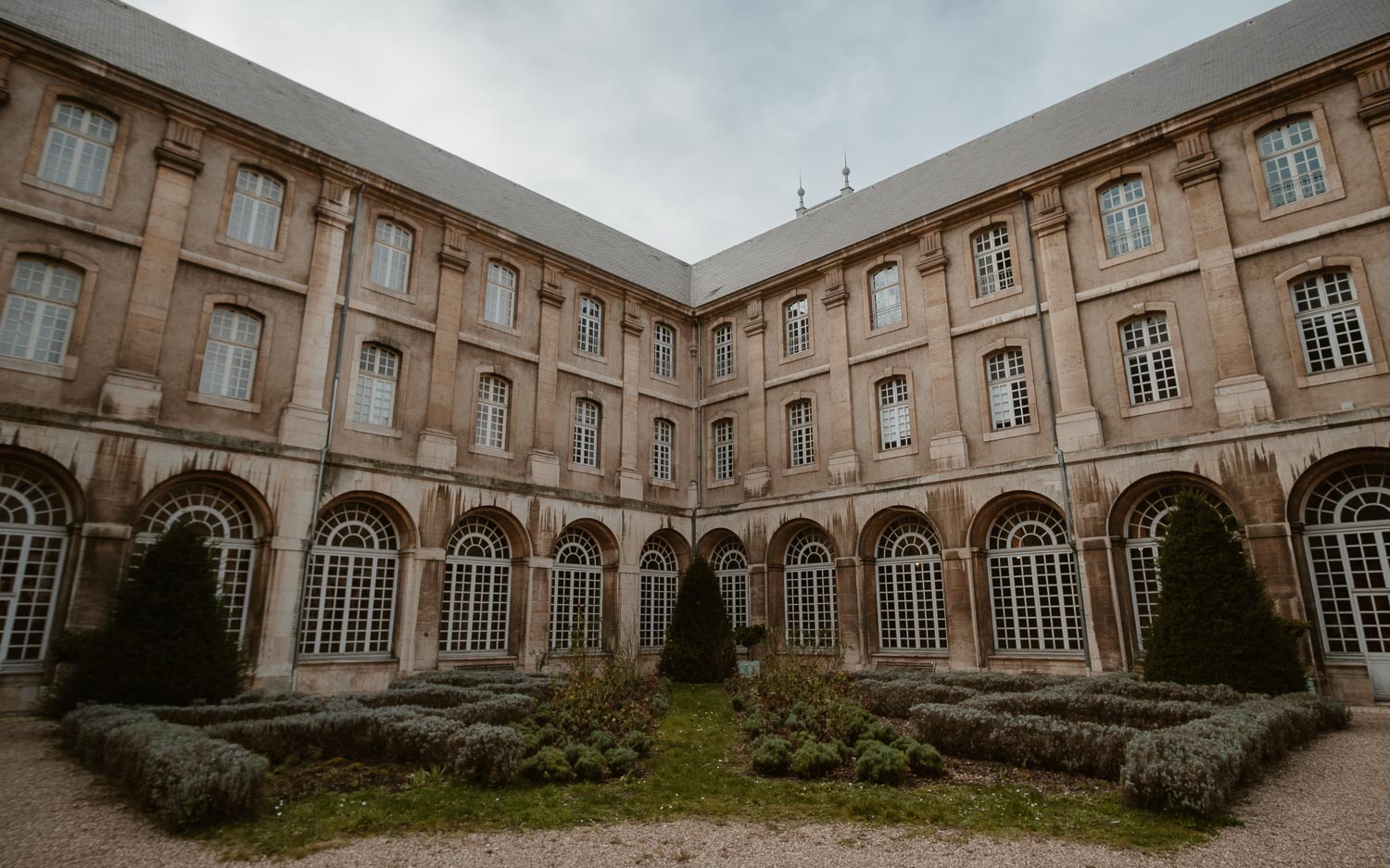 photographies d’un mariage chic d’hiver à l’Abbaye des Prémontrés de Pont-à-Mousson en Meurthe-et-Moselle