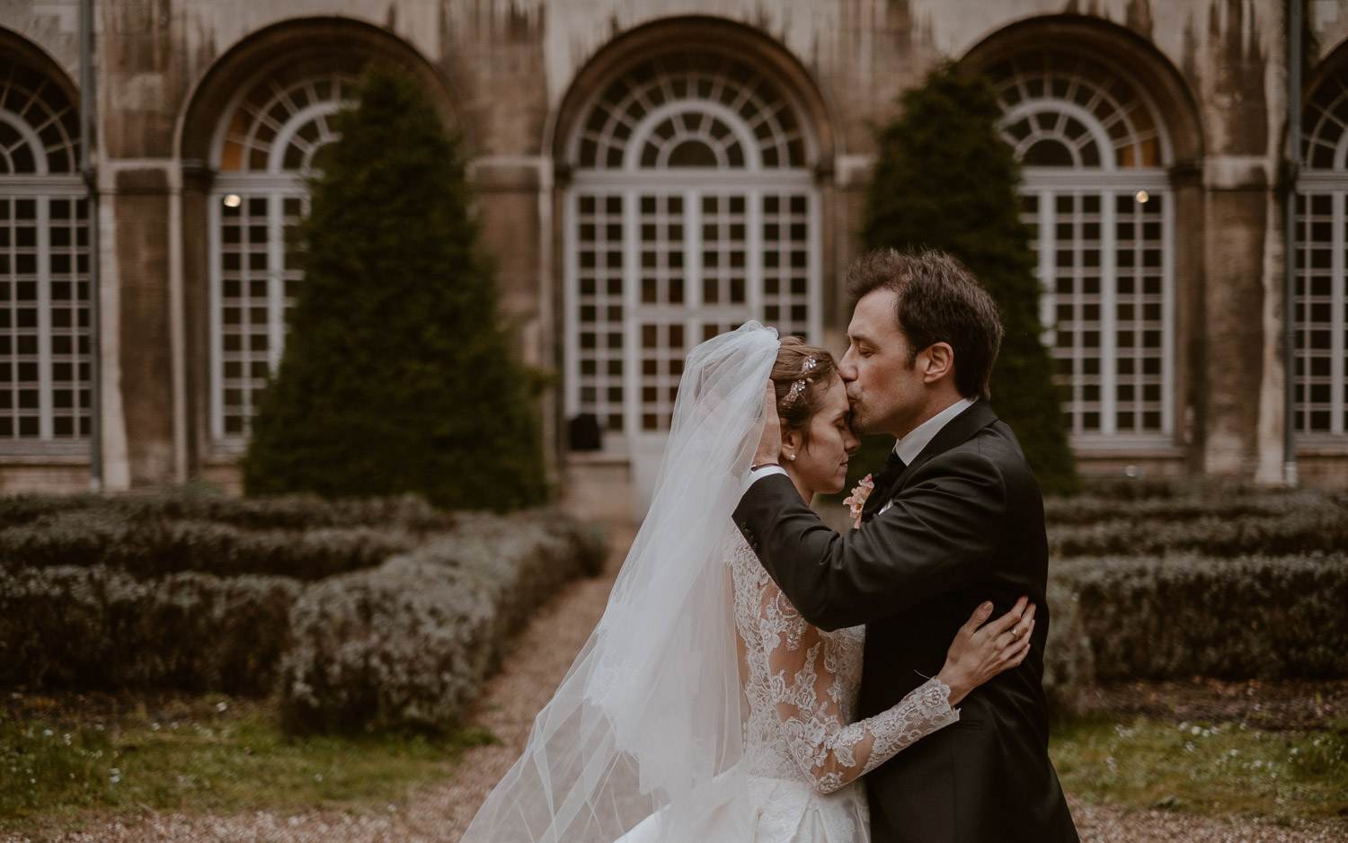 photographies d’un mariage chic d’hiver à l’Abbaye des Prémontrés de Pont-à-Mousson en Meurthe-et-Moselle