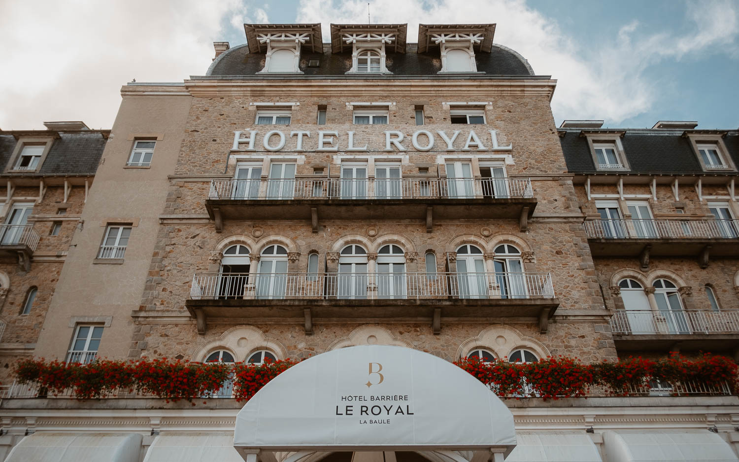 Reportage photo de préparatifs de mariage à l’hôtel royal de la Baule