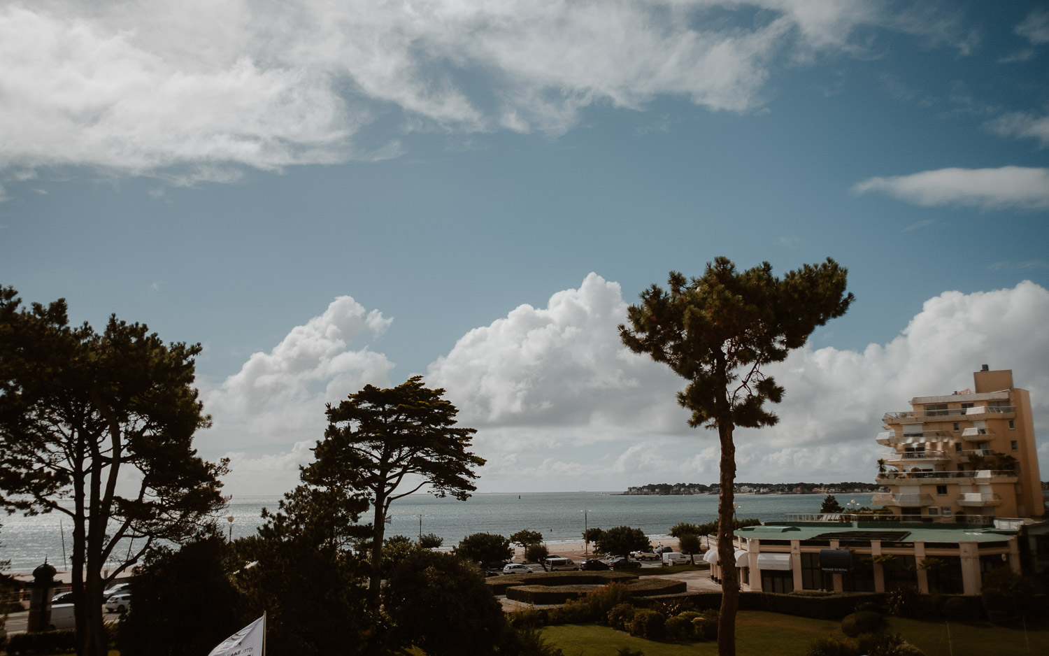 Reportage photo de préparatifs de mariage à l’hôtel royal de la Baule