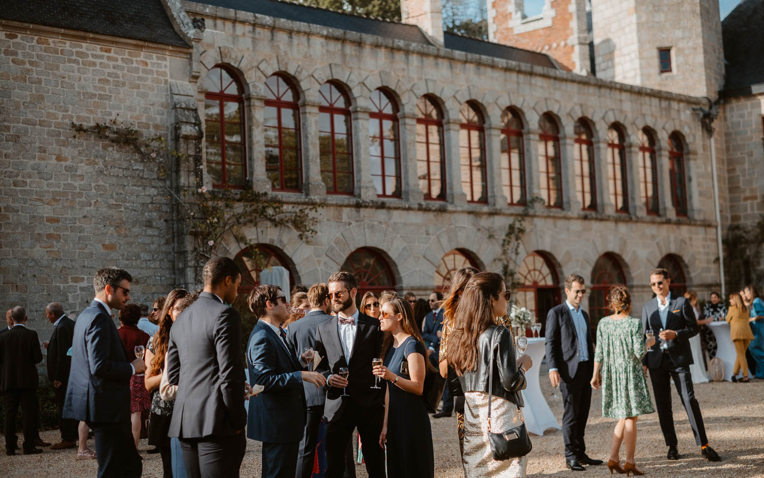 Portraits lifestyle de mariage au château de l'auvergnat à la turballe