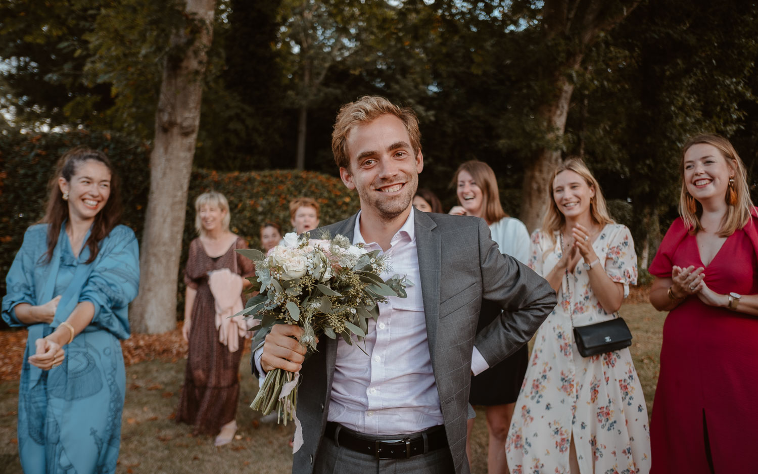 Portraits lifestyle de mariage au château de Lauvergnac à la turballe