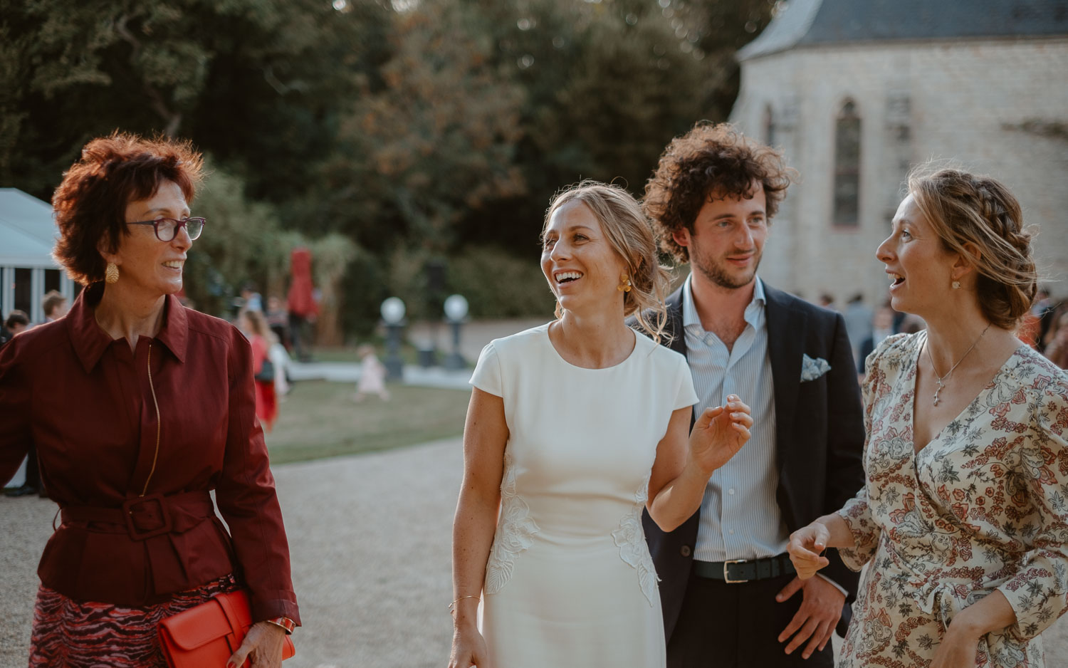 Portraits lifestyle de mariage au château de Lauvergnac à la turballe