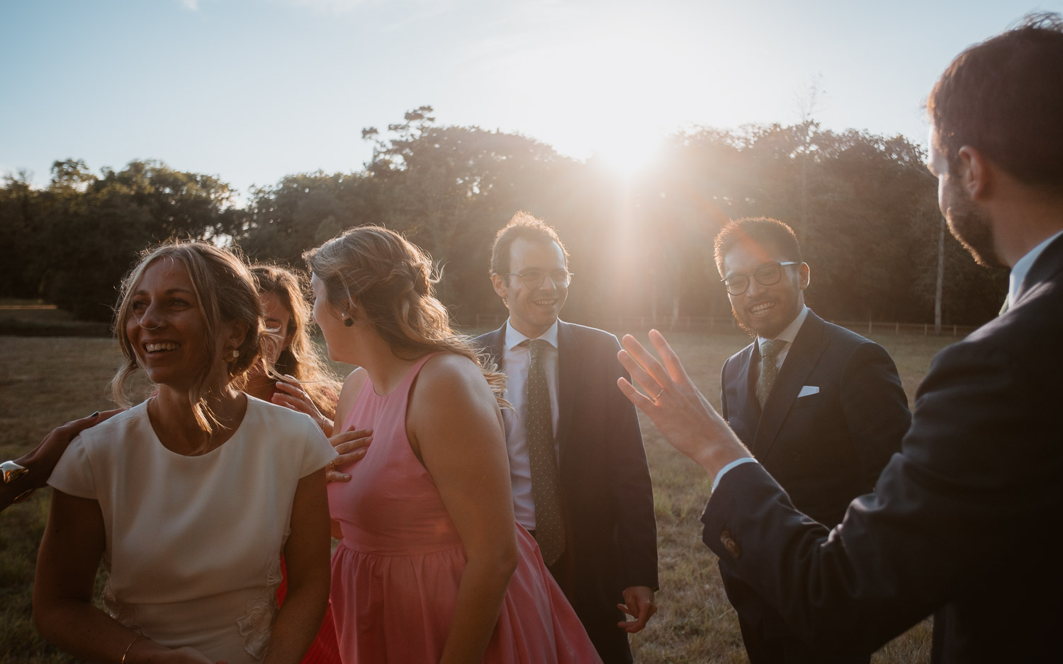 Photos fun avec les amis et témoins du mariage