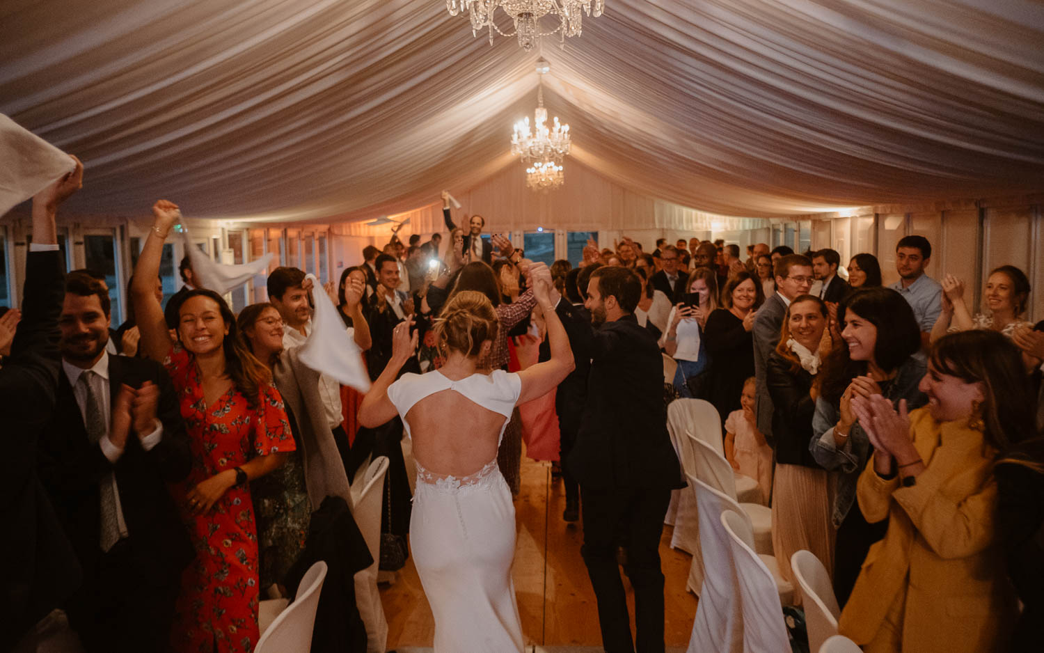 Entrée en salle pour le diner du mariage